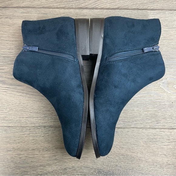 Wanted Dipper Ankle Bootie with V-Cut Detail Size 8M - NIB! - Picture 9 of 17